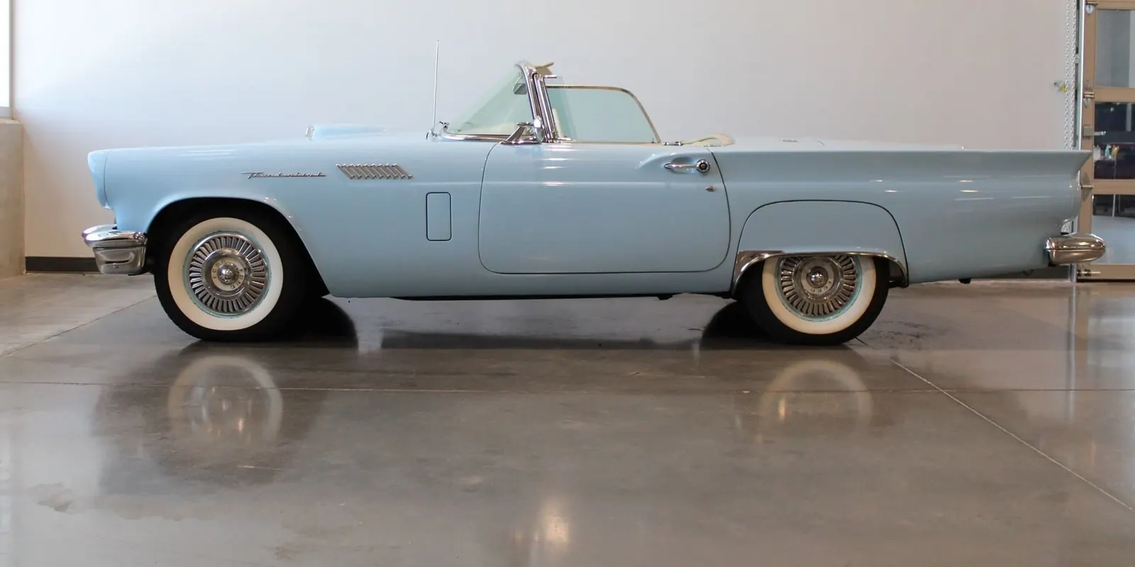 1957 Ford Thunderbird