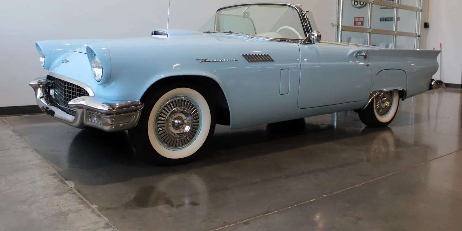 1957 Ford Thunderbird