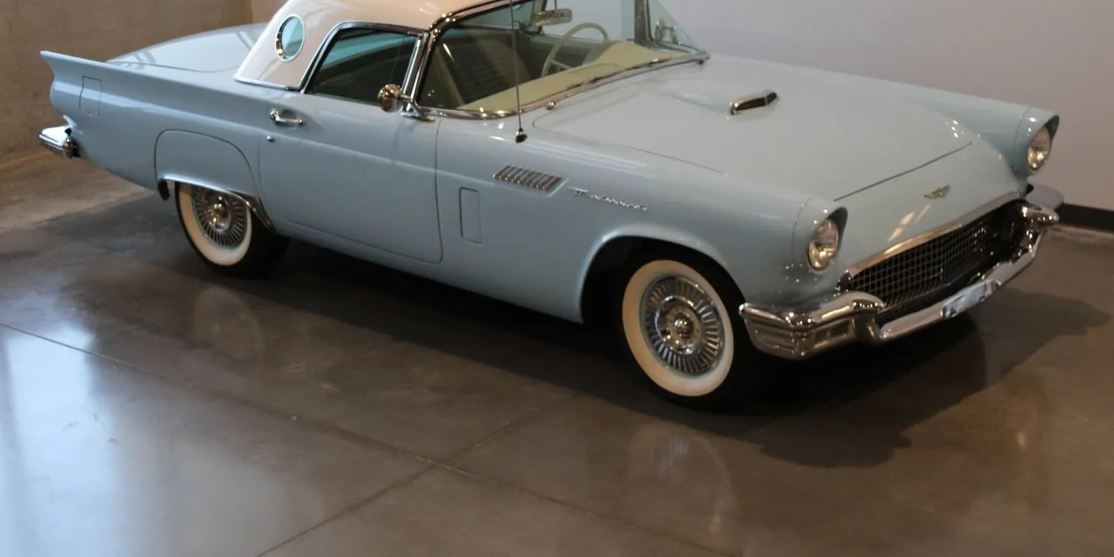 1957 Ford Thunderbird